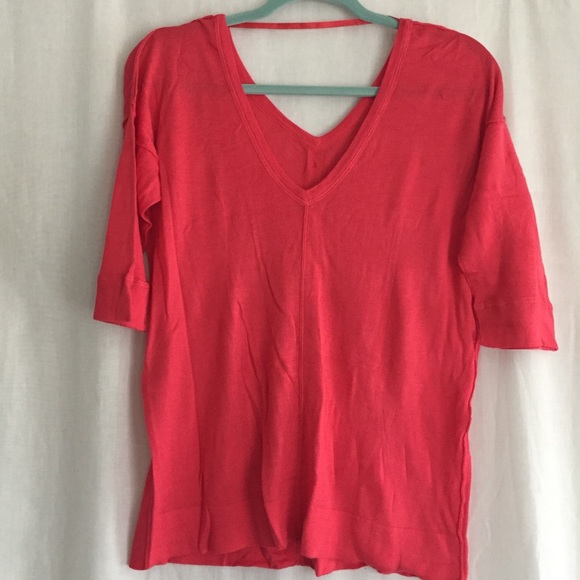 Red V- Neck Short Sleeves Light Sweater Size M - Picture 2 of 5